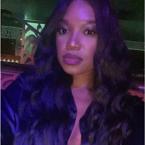 Meet your Posher, Carese - Picture 2 of 4